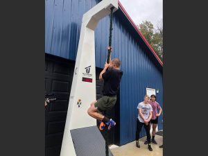 man-climbing-rope-full-body-workout-crossfit-ultimate-rope-climber